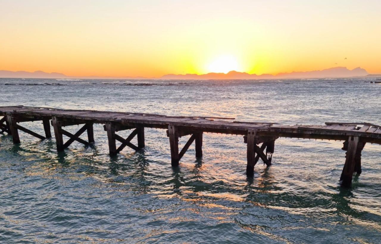 Strand Sea Breeze Cape Town Bagian luar foto